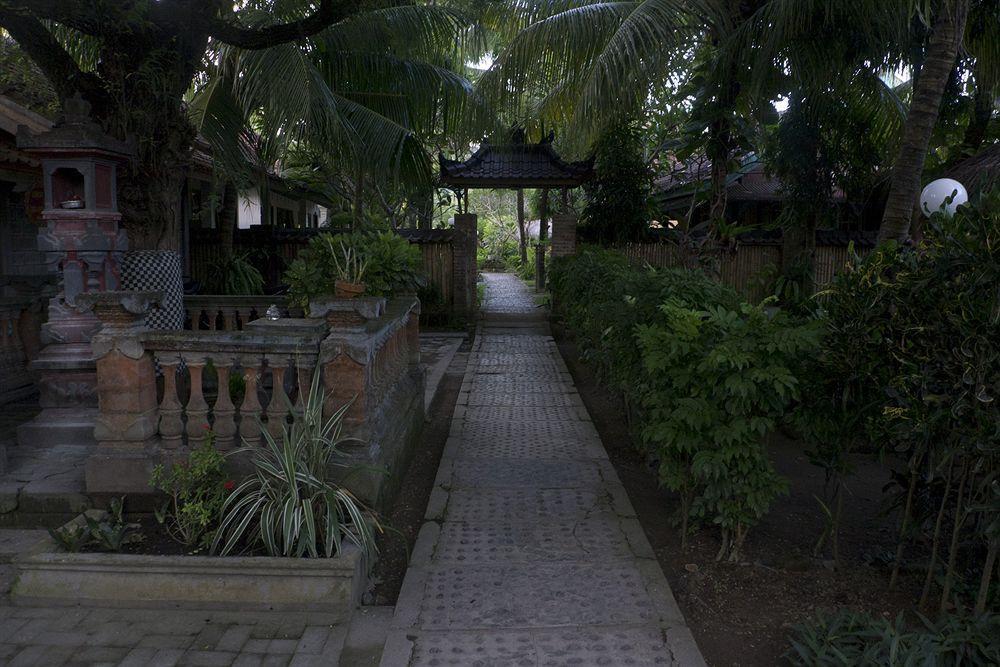Segara Anak Bungalow & Restaurant Kuta  Exterior foto