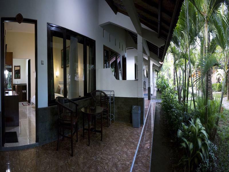 Segara Anak Bungalow & Restaurant Kuta  Exterior foto