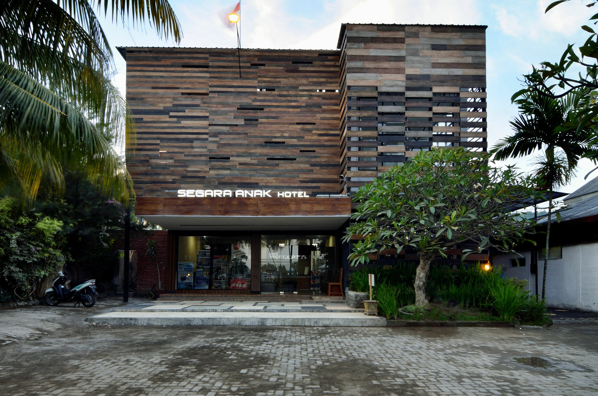 Segara Anak Bungalow & Restaurant Kuta  Exterior foto