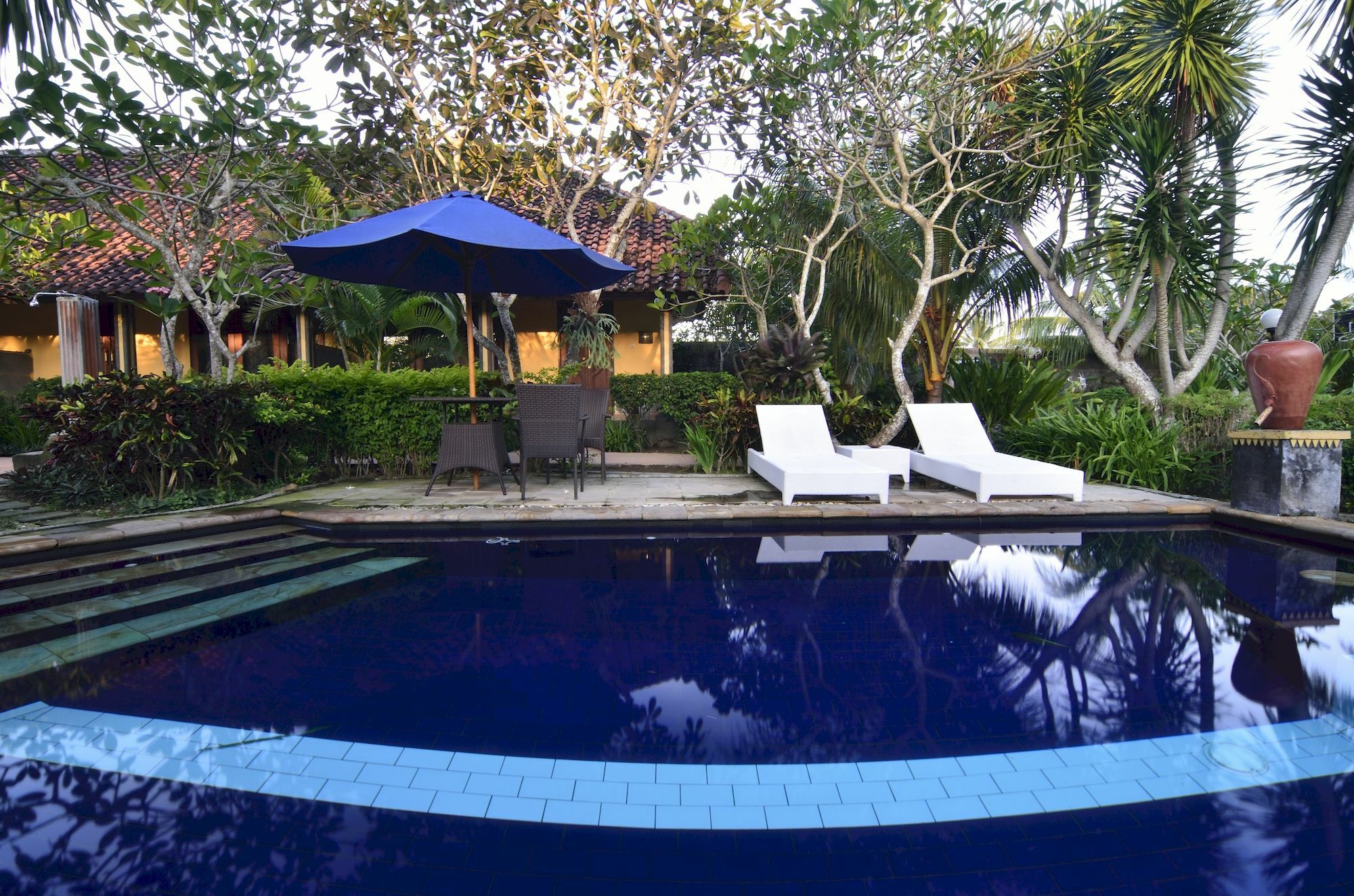 Segara Anak Bungalow & Restaurant Kuta  Exterior foto