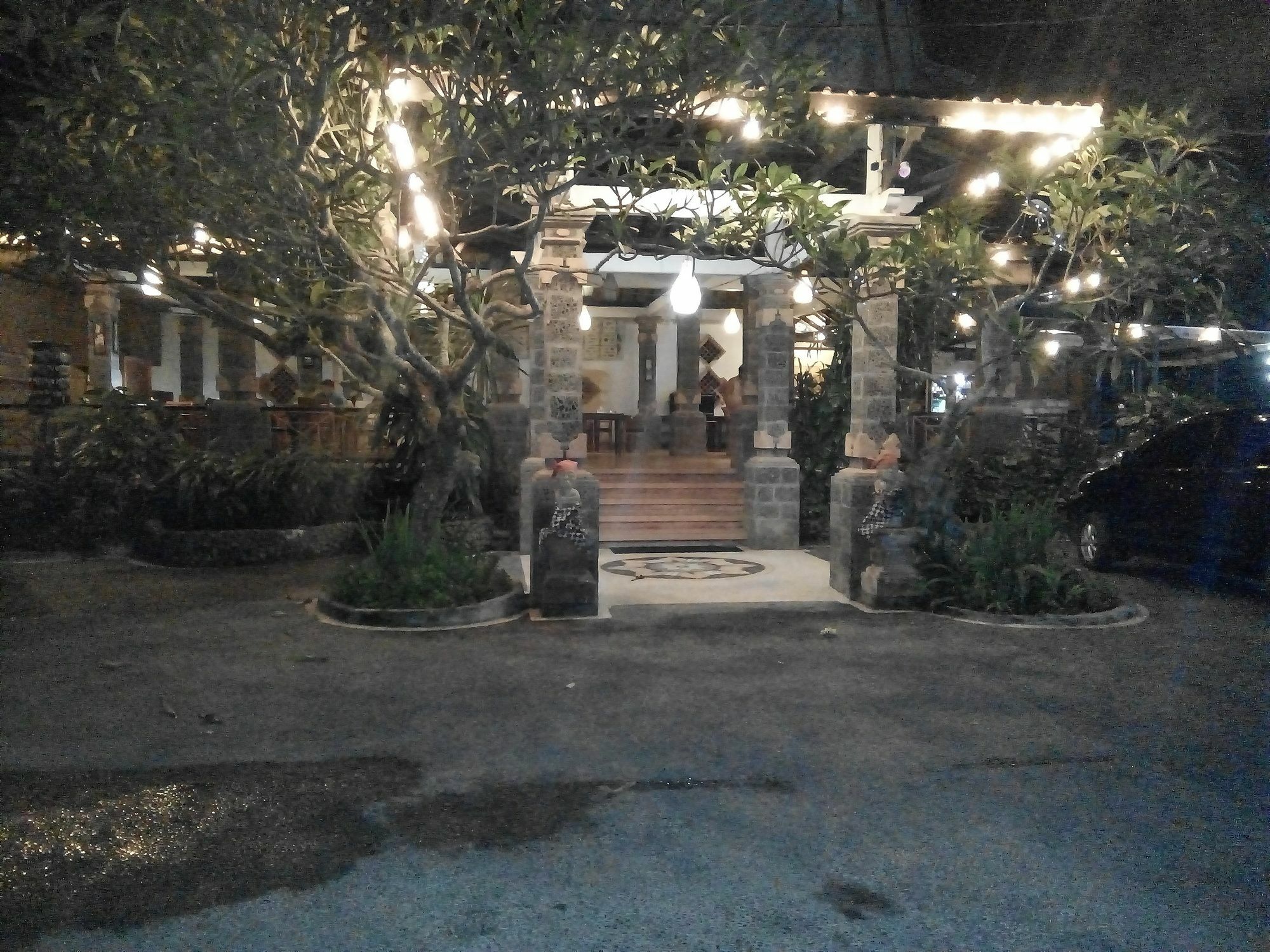 Segara Anak Bungalow & Restaurant Kuta  Exterior foto